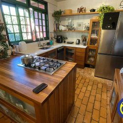 Casa com 225m², 4 quartos, 1 suíte, 2 garagens, no bairro Agronômica em Florianópolis