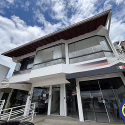 Loja com 98m², 6 garagens, no bairro Santa Mônica em Florianópolis