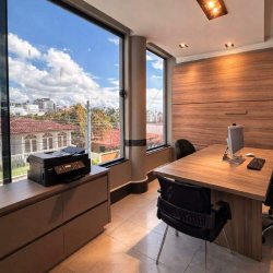 Casa com 300m², 3 quartos (sendo 2 suítes), 4 garagens, no bairro Centro em Florianópolis
