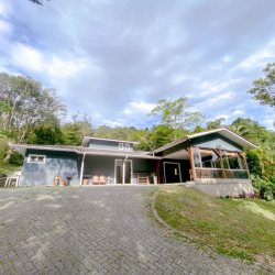 Casa Residencial com 200m², 3 quartos, 1 suíte, 2 garagens, no bairro Ratones em Florianópolis