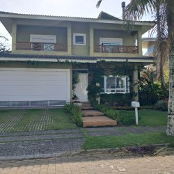 Casa Residencial com 320m², 3 quartos, 3 suítes, 2 garagens, no bairro Jurerê Internacional em Florianópolis