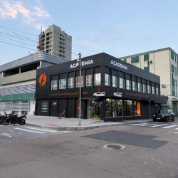 Predio com 1250m², 10 garagens, no bairro Kobrasol em São José