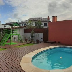 Casa Residencial/Comercial com 267m², 5 quartos, 3 suítes, 2 garagens, no bairro Santa Mônica em Florianópolis