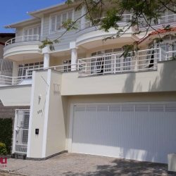 Casa Residencial com 308m², 4 quartos, 2 suítes, 3 garagens, no bairro Carvoeira em Florianópolis