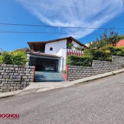 Casa Residencial com 251m², 4 quartos, 2 suítes, 3 garagens, no bairro Agronômica em Florianópolis