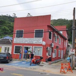 Casa Residencial/Comercial com 314m², 3 garagens, no bairro Saco Dos Limões em Florianópolis