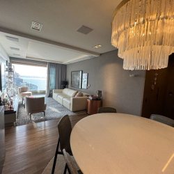 Apartamentos com 131m², 3 quartos (sendo 3 suítes), 3 garagens, no bairro Agronômica em Florianópolis