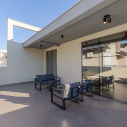 Casa Residencial com 432m², 5 quartos, 4 suítes, 4 garagens, no bairro Barra Da Lagoa em Florianópolis
