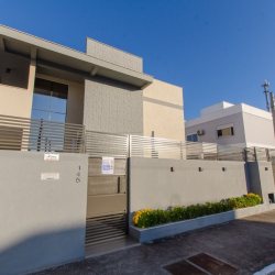 Casa Residencial com 432m², 4 quartos, 4 suítes, 2 garagens, no bairro Barra Da Lagoa em Florianópolis