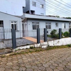Casa Residencial com 107m², 3 quartos, 1 garagem, no bairro Trindade em Florianópolis