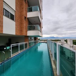 Cobertura com 139m², 3 quartos, 3 suítes, 2 garagens, no bairro Pantanal em Florianópolis