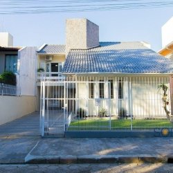 Casa Residencial com 280m², 4 quartos, 2 suítes, 4 garagens, no bairro Santa Mônica em Florianópolis