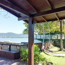 Casa Residencial com 200m², 5 quartos, 1 suíte, 3 garagens, no bairro Lagoa Da Conceição em Florianópolis