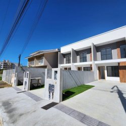 Casa Residencial com 104m², 3 quartos, 2 suítes, 2 garagens, no bairro Areias em São José