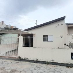 Casa Residencial com 93m², 3 quartos, 2 garagens, no bairro Trindade em Florianópolis