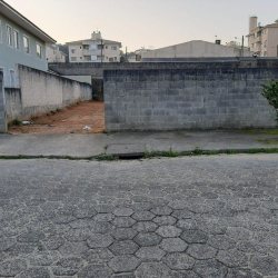 Terrenos Residenciais com 371m², no bairro Areias em São José