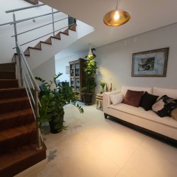 Casa Residencial com 129m², 3 quartos, 1 suíte, 2 garagens, no bairro Campeche em Florianópolis