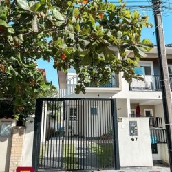Casa Residencial com 133m², 3 quartos, 1 suíte, 2 garagens, no bairro Campeche em Florianópolis