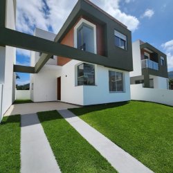 Casa Residencial com 131m², 3 quartos, 1 suíte, 2 garagens, no bairro Pântano Do Sul em Florianópolis