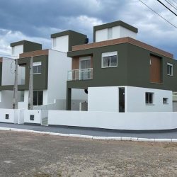 Casa Residencial com 131m², 3 quartos, 1 suíte, 2 garagens, no bairro Pântano Do Sul em Florianópolis