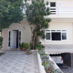 Casa Residencial com 320m², 4 quartos, 4 suítes, 4 garagens, no bairro Coqueiros em Florianópolis