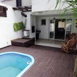 Casa Residencial com 115m², 3 quartos, 1 suíte, 2 garagens, no bairro Campeche em Florianópolis