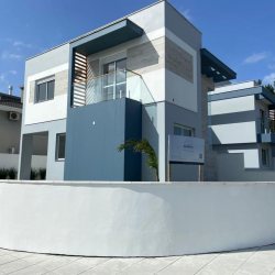 Casa Residencial com 140m², 3 quartos, 3 suítes, 3 garagens, no bairro Campeche em Florianópolis