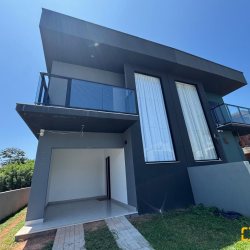 Casa Residencial com 204m², 3 quartos, 1 suíte, 2 garagens, no bairro Campeche em Florianópolis