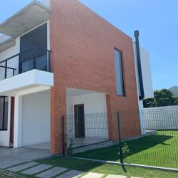 Casa Residencial com 149m², 3 quartos, 1 suíte, 1 garagem, no bairro Campeche em Florianópolis