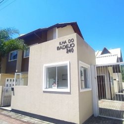 Casa Residencial com 67m², 3 quartos, 1 garagem, no bairro Ribeirão da Ilha em Florianópolis