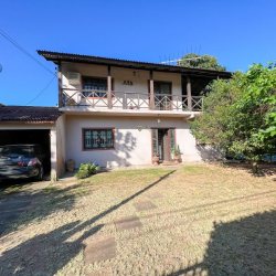 Casa Residencial com 244m², 3 quartos, 1 suíte, 3 garagens, no bairro Rio Tavares em Florianópolis