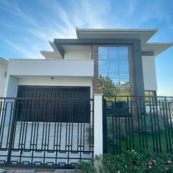 Casa Residencial com 511m², 5 quartos (sendo 3 suítes), 2 garagens, no bairro Pedra Branca em Palhoça