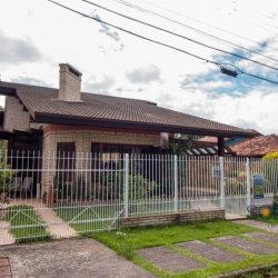 Casa Residencial com 430m², 7 quartos, 5 suítes, 2 garagens, no bairro Jurerê em Florianópolis