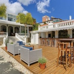 Pousada com 350m², 10 quartos, 10 suítes, no bairro Canasvieiras em Florianópolis