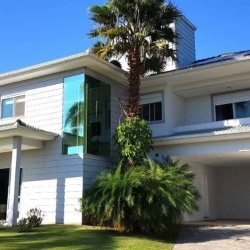Casa em Condomínio com 400m², 4 quartos (sendo 3 suítes), 4 garagens, no bairro Córrego Grande em Florianópolis