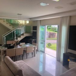Casa em Condomínio com 400m², 4 quartos, 3 suítes, 4 garagens, no bairro Córrego Grande em Florianópolis