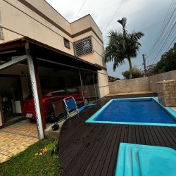 Casa Residencial com 66m², 2 quartos, 2 garagens, no bairro Forquilhas em São José