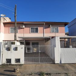 Sobrado Residencial com 54m², 2 quartos, 2 garagens, no bairro Aririu em Palhoça