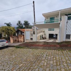 Casa Residencial com 291m², 4 quartos, 4 suítes, 3 garagens, no bairro Trindade em Florianópolis