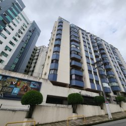 Apartamentos com 135m², 3 quartos, 2 suítes, 2 garagens, no bairro Centro em Florianópolis
