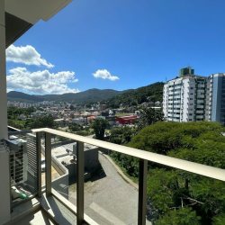Apartamentos com 48m², 1 quarto, 1 garagem, no bairro Córrego Grande em Florianópolis