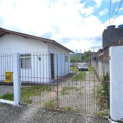 Casa Residencial com 55m², 2 quartos, no bairro Barreiros em São José