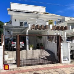 Casa Residencial com 245m², 3 quartos, 3 suítes, 2 garagens, no bairro Santa Mônica em Florianópolis