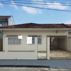 Casa Residencial com 114m², 3 quartos, 1 suíte, 2 garagens, no bairro Forquilhas em São José