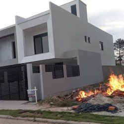 Casa Residencial com 164m², 3 quartos, 3 suítes, 4 garagens, no bairro Campeche em Florianópolis