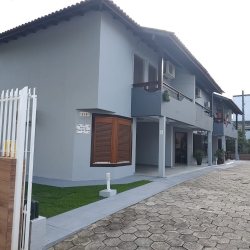Casa em Condomínio com 97m², 3 quartos, 2 suítes, 2 garagens, no bairro Jurerê em Florianópolis