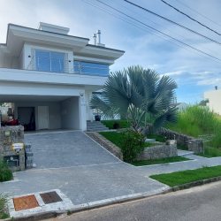 Casa Residencial com 256m², 4 quartos, 1 suíte, 4 garagens, no bairro Pedra Branca em Palhoça