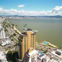 Apartamentos com 72m², 2 quartos, 1 suíte, 2 garagens, no bairro Centro em Florianópolis