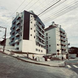 Cobertura com 93m², 3 quartos, 1 suíte, 2 garagens, no bairro Itacorubi em Florianópolis