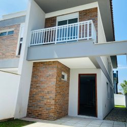 Casa Residencial com 170m², 3 quartos, 1 suíte, 2 garagens, no bairro Campeche em Florianópolis